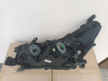 Laden Sie das Bild in den Galerie-Viewer, Frontscheinwerfer Toyota Hilux VIII 81110-0KK60 Rechts Scheinwerfer Headlight SCH1005531594es