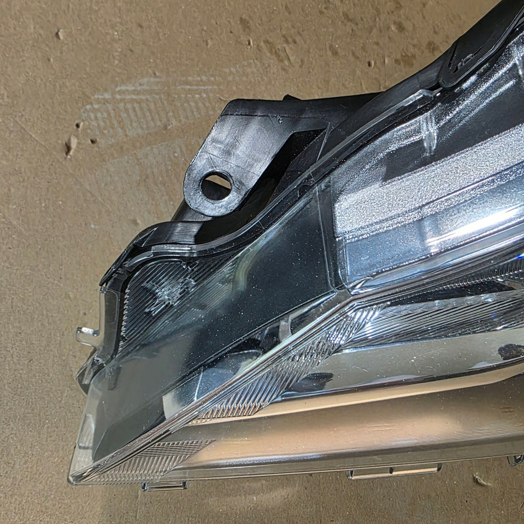 Frontscheinwerfer Toyota Yaris 695060102 Links Scheinwerfer Headlight SCH9014898584li