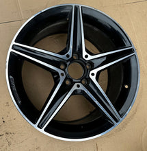 Laden Sie das Bild in den Galerie-Viewer, 1x Alufelge 18 Zoll 8.5&quot; 5x112 49ET Glanz Silber A2054011200 Mercedes-Benz Amg