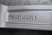 Load image into Gallery viewer, 1x Alufelge 17 Zoll 7.0" 5x114.3 45ET Glanz Silber PW457-05001 Toyota Avensis FEL6634118117gp