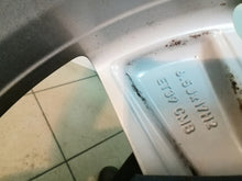 Laden Sie das Bild in den Galerie-Viewer, 1x Alufelge 17 Zoll 6.5" 5x112 39ET Glanz Silber 2GM601025 VW T-Cross Rim Wheel FEL2916651104ql