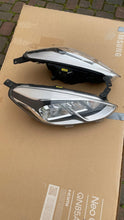 Laden Sie das Bild in den Galerie-Viewer, Frontscheinwerfer Ford Fiesta H1BB-13W029-AD H1BB-13W030-AD Rechts oder Links SCH9663208604ft