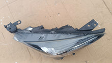 Laden Sie das Bild in den Galerie-Viewer, Frontscheinwerfer Mazda III Xenon Links Scheinwerfer Headlight SCH3533047269mq