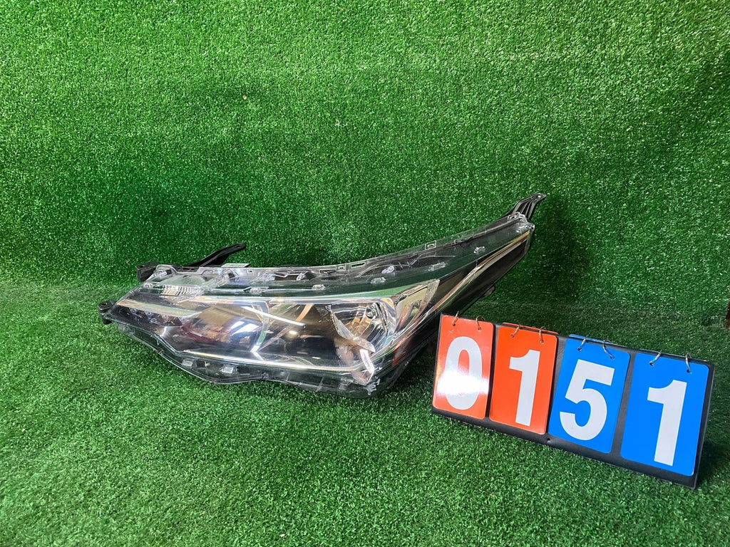 Frontscheinwerfer Toyota Corolla 81170-02L50-00 Links Scheinwerfer Headlight