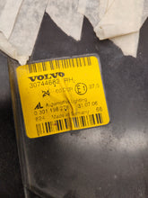 Load image into Gallery viewer, Frontscheinwerfer Volvo S40 V50 30744682 Xenon Rechts Scheinwerfer Headlight SCH9680321646zi