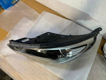 Laden Sie das Bild in den Galerie-Viewer, Frontscheinwerfer Hyundai I30 III G492122010 LED Links Scheinwerfer Headlight