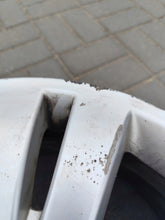 Load image into Gallery viewer, 1x Alufelge 17 Zoll 7.5" 5x112 47ET Glanz Silber A2044010402 Mercedes-Benz FEL8052368077ao