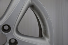 Laden Sie das Bild in den Galerie-Viewer, 1x Alufelge 17 Zoll 7.0" 5x114.3 45ET Glanz Silber 42611-1174 Toyota Rim Wheel FEL6379519051lx