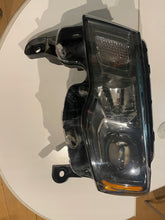 Load image into Gallery viewer, Frontscheinwerfer Jeep Grand Cherokee 68266646AD Ein Stück (Rechts oder Links)