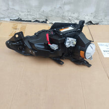 Load image into Gallery viewer, Frontscheinwerfer Toyota 39000-60082 Xenon Links Scheinwerfer Headlight