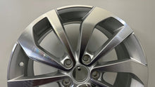 Load image into Gallery viewer, 1x Alufelge 17 Zoll 7.0" 5x112 45ET Glanz Silber 2GA601025AC VW T-Roc Rim Wheel FEL4983111678de