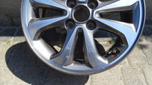 Load image into Gallery viewer, 1x Alufelge 15 Zoll 6.0&quot; 4x100 47ET Glanz Grau 52910-C8800 Hyundai I10 Mg