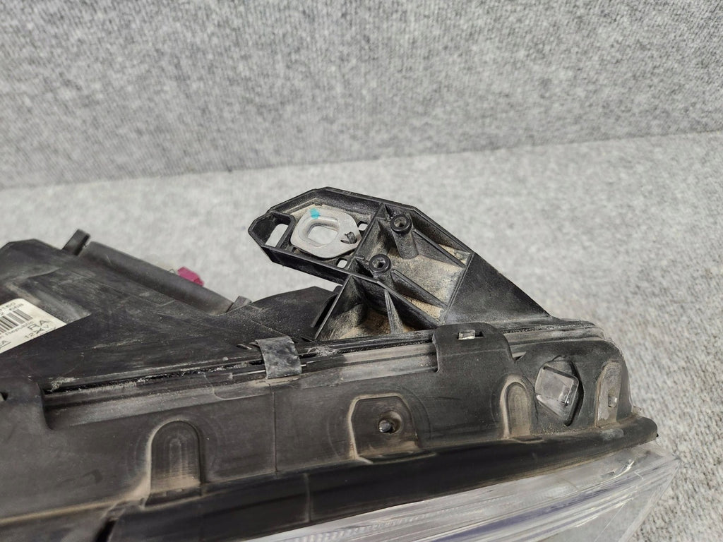 Frontscheinwerfer Mercedes-Benz W246 A2468201661 030127127200 Xenon Rechts SCH9029967737th