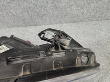 Laden Sie das Bild in den Galerie-Viewer, Frontscheinwerfer Mercedes-Benz W246 A2468201661 030127127200 Xenon Rechts SCH9029967737th