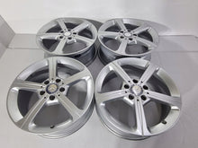 Laden Sie das Bild in den Galerie-Viewer, 4x Alufelge 17 Zoll 6.5" 5x112 44ET Glanz Silber A1774011200 Mercedes-Benz Cla FEL1381032727wo