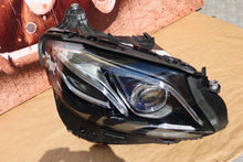 Laden Sie das Bild in den Galerie-Viewer, Frontscheinwerfer Mercedes-Benz W213 A2139067606 LED Rechts Headlight SCH4578114989or