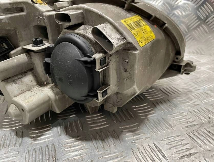Frontscheinwerfer Mercedes-Benz W203 A2038203559 Xenon FALSE Headlight SCH5848248360oh