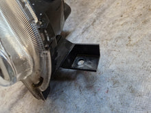 Laden Sie das Bild in den Galerie-Viewer, Frontscheinwerfer Mitsubishi 8301C194 Rechts Scheinwerfer Headlight SCH1795296197as