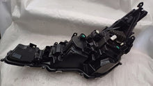 Laden Sie das Bild in den Galerie-Viewer, Frontscheinwerfer Toyota Corolla 81110-02X10 Rechts Scheinwerfer Headlight SCH8645441465wp
