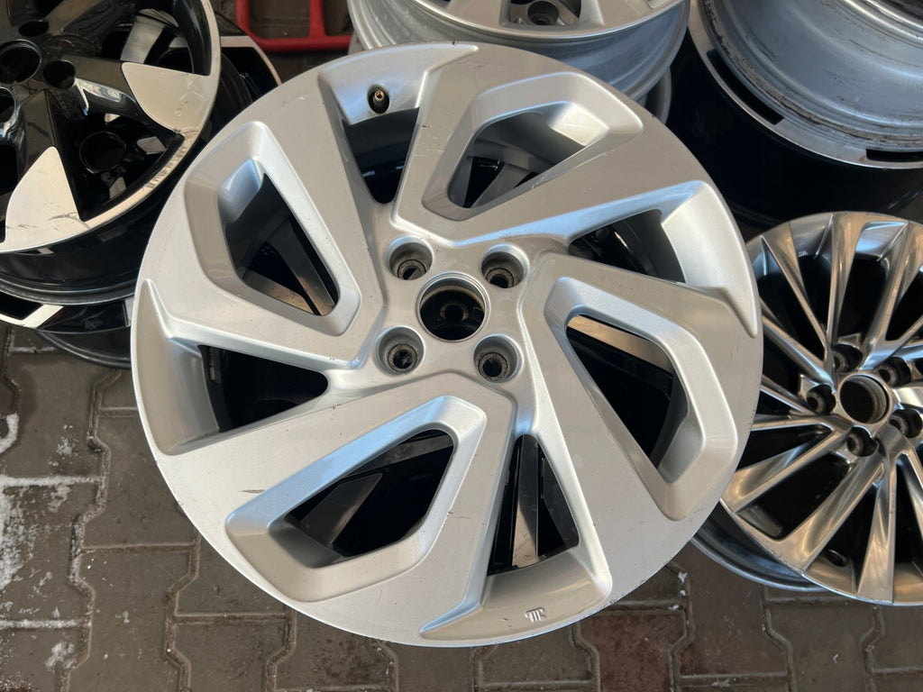 1x Alufelge 17 Zoll 5.0" 4x100 CMS1210-9 Toyota Yaris Cross Rim Wheel FEL7608738496mt