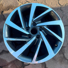 Laden Sie das Bild in den Galerie-Viewer, 1x Alufelge 17 Zoll 7.0" 5x112 40ET Glanz Schwarz 5NA601025P VW Tiguan Rim Wheel FEL5166795946hf