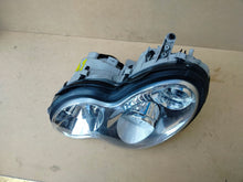 Laden Sie das Bild in den Galerie-Viewer, Frontscheinwerfer Mercedes-Benz W203 A20382037 Xenon Links Headlight SCH7529042119be