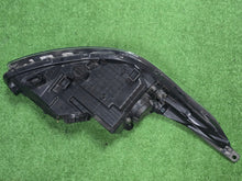 Laden Sie das Bild in den Galerie-Viewer, Frontscheinwerfer Kia Ceed 92101-A2220 LED Ein Stück (Rechts oder Links)