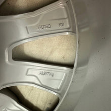 Load image into Gallery viewer, 1x Alufelge 17 Zoll 7.0" 5x112 34ET Glanz Silber 80A601025 Audi Rim Wheel FEL8265701321is
