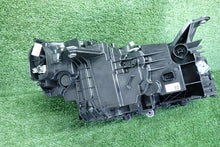 Laden Sie das Bild in den Galerie-Viewer, Frontscheinwerfer BMW 2 U06 5A431C3-05 Links Scheinwerfer Headlight SCH6434707546bs