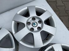 Laden Sie das Bild in den Galerie-Viewer, 4x Alufelge 15 Zoll 6.0&quot; 5x112 47ET Glanz Silber 1Z0601025K Skoda Octavia