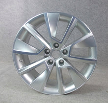 Load image into Gallery viewer, 1x Alufelge 18 Zoll 7.5&quot; 5x112 43ET Glanz Silber 5E0601025 Skoda Octavia Iii