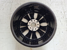Laden Sie das Bild in den Galerie-Viewer, 1x Alufelge 17 Zoll 7.5" 5x112 40ET Glanz Schwarz A2134015100 Mercedes-Benz FEL4816879479yw