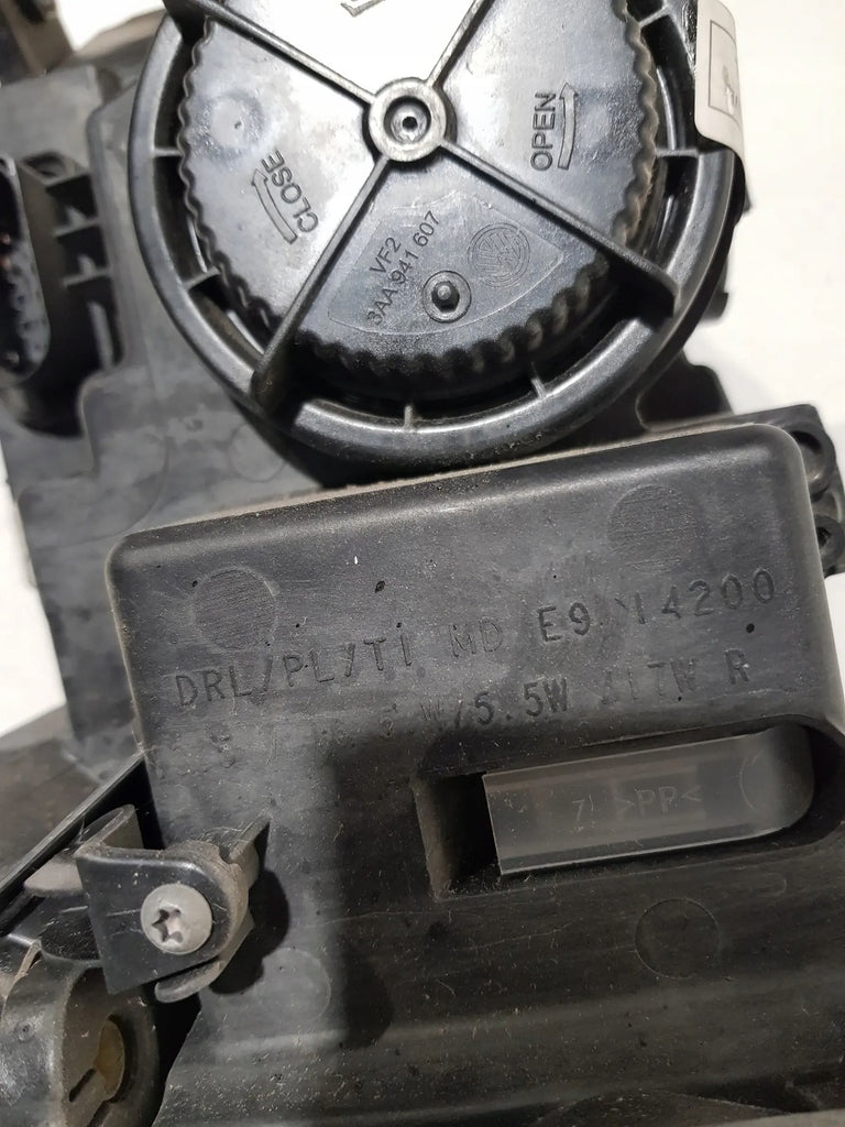 Frontscheinwerfer Seat Ateca 90117434 LED Ein Stück (Rechts oder Links)