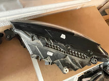 Load image into Gallery viewer, Frontscheinwerfer Skoda Superb III 3V1941015D 3V1941016D Full LED Ein Satz