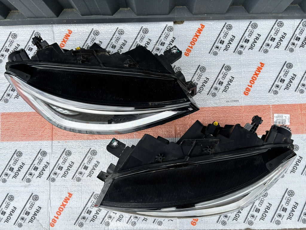 Frontscheinwerfer VW 11B941036M 11B941035M Ein Stück (Rechts oder Links) SCH9789271833gb