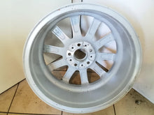 Laden Sie das Bild in den Galerie-Viewer, 1x Alufelge 18 Zoll 8.0" 5x120 30ET Matt Silber 6794688 BMW Rim Wheel FEL9437783615yl