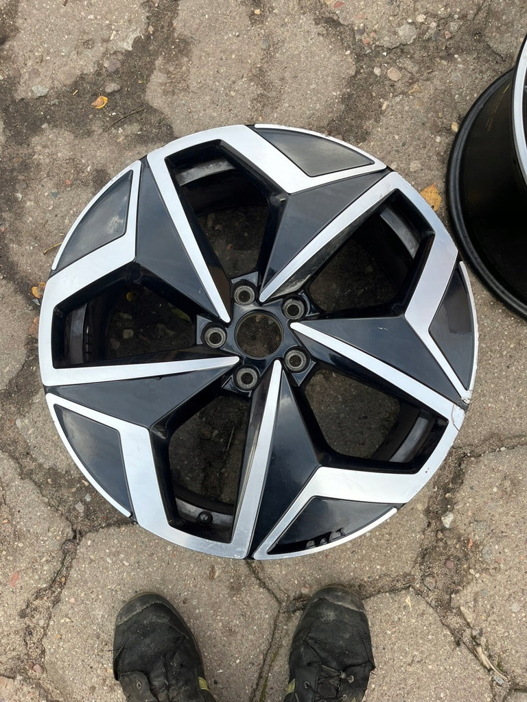 1x Alufelge 19 Zoll 7.5" 5x112 50ET Glanz Schwarz 10A601025H VW I Rim Wheel FEL6243203912wp