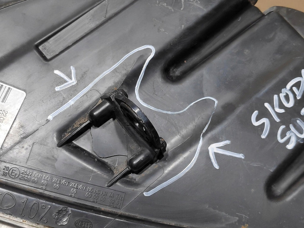 Frontscheinwerfer Skoda Superb II 3T1941017E 1ZS24704733 Bi-Xenon Links