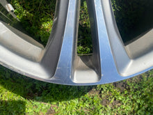 Load image into Gallery viewer, 1x Alufelge 18 Zoll 7.5" 5x120 51ET Glanz Silber 6856069 BMW 1 Rim Wheel FEL4678452700xb