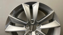 Laden Sie das Bild in den Galerie-Viewer, 1x Alufelge 17 Zoll 7.0" 5x108 40 5ET Glanz Silber 31471309 Volvo Rim Wheel FEL4882829143oo
