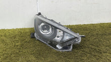 Laden Sie das Bild in den Galerie-Viewer, Frontscheinwerfer Toyota IV Yaris LED Rechts Scheinwerfer Headlight SCH1511446562yn