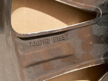 Laden Sie das Bild in den Galerie-Viewer, 1x Alufelge 17 Zoll 7.0&quot; 5x120 55ET 7E0601025C VW Transporter Rim Wheel