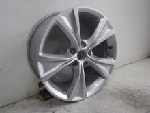 Laden Sie das Bild in den Galerie-Viewer, 1x Alufelge 17 Zoll 6.5" 5x112 46ET Glanz Silber 5FA601025C Audi Rim Wheel FEL5528695874kx