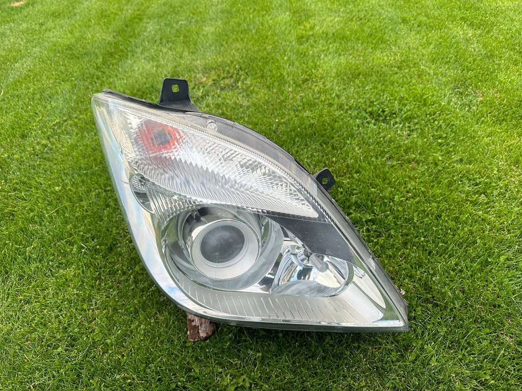 Frontscheinwerfer Mercedes-Benz Sprinter 9068201061 Xenon Rechts Headlight SCH6429322712gh