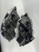 Laden Sie das Bild in den Galerie-Viewer, Frontscheinwerfer Peugeot Partner Rifter 90146217 Ein Satz Headlight SCH4743657832jv