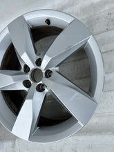 Load image into Gallery viewer, 1x Alufelge 17 Zoll 6.5" 5x112 39ET Glanz 2GM601025A VW T-Cross Rim Wheel FEL9168310066bq