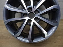 Laden Sie das Bild in den Galerie-Viewer, 1x Alufelge 17 Zoll 7.0&quot; 5x112 49ET Glanz Silber 5E0601025 Skoda Octavia Iii