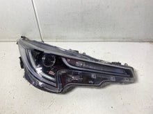 Laden Sie das Bild in den Galerie-Viewer, Frontscheinwerfer Toyota Corolla 81110-02S70 81110-02S78 LED Rechts oder Links