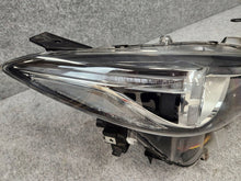 Laden Sie das Bild in den Galerie-Viewer, Frontscheinwerfer Mazda 3 BHR251030 Xenon Rechts Scheinwerfer Headlight SCH7384326173nx