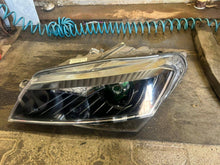 Laden Sie das Bild in den Galerie-Viewer, Frontscheinwerfer Skoda Superb III 3V1941015A Links Scheinwerfer Headlight